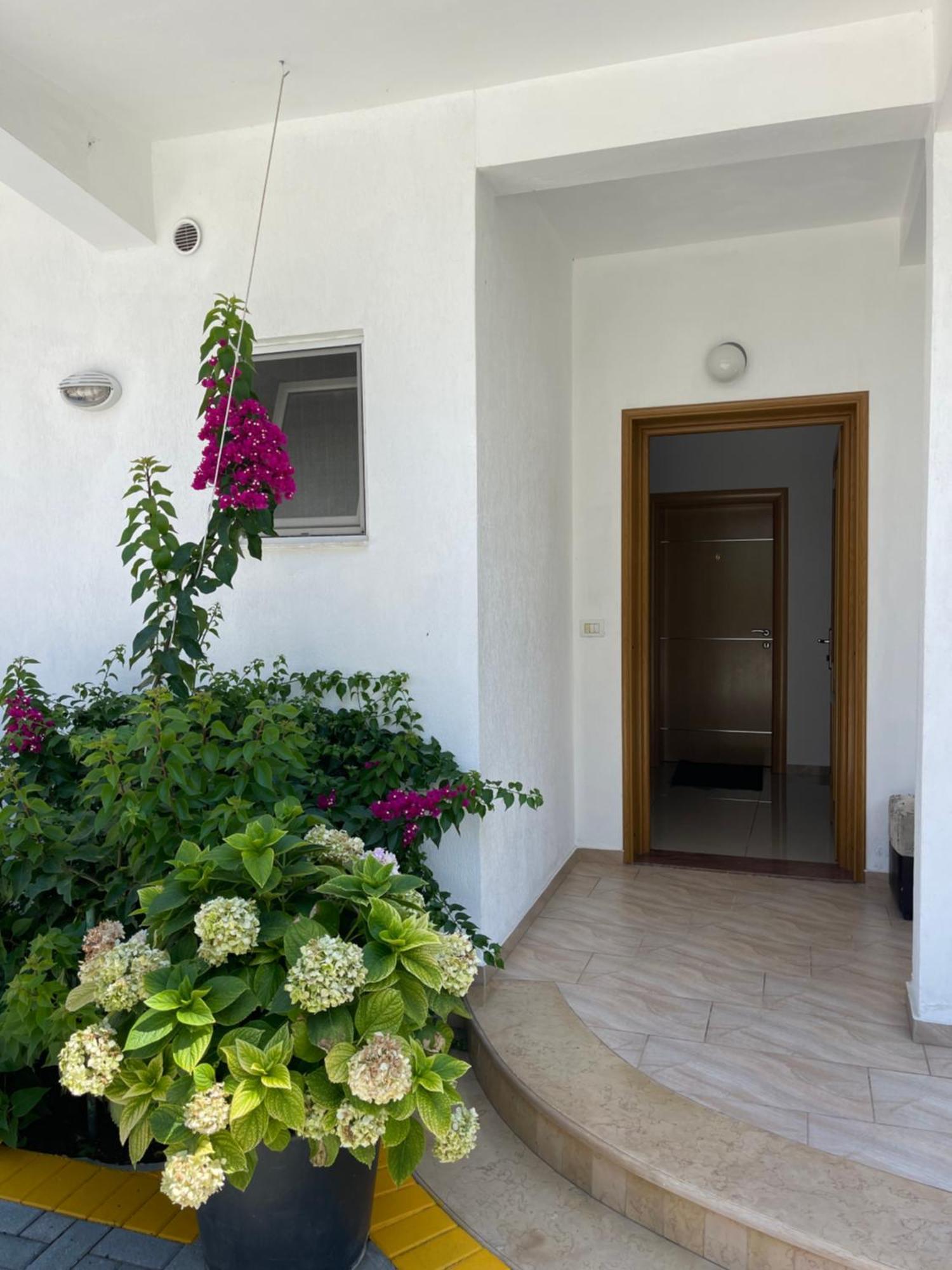 Guest House Lionel Durrës Exteriér fotografie